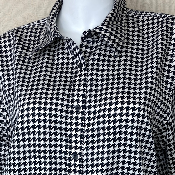 Lauren Ralph Lauren Tops - LRL Ralph Lauren Houndstooth Cotton Non-Iron Shirt